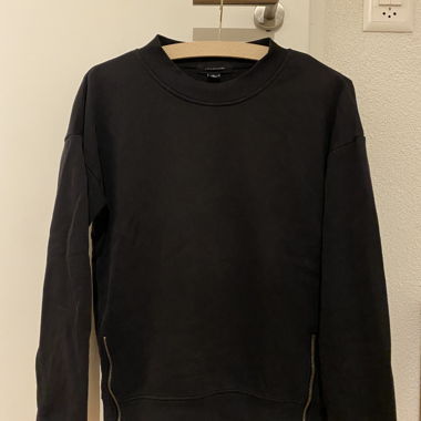 Sweatshirt mit seitlichen Reisverschlüssen