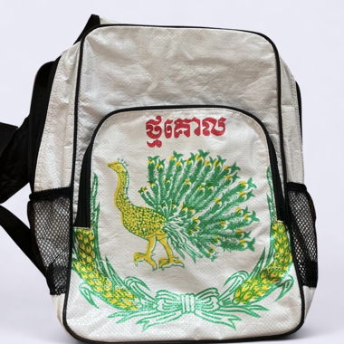 Upcycling-Rucksack BEKOS mit Pfauenprint