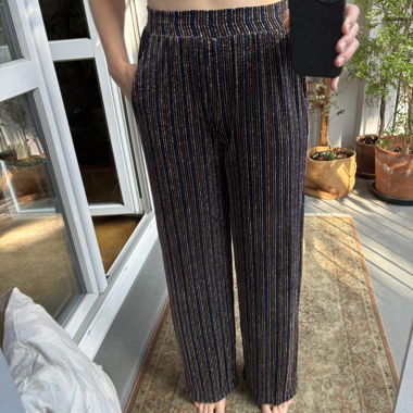 Weite Glitzerhose in schwarz/bunt von Edited