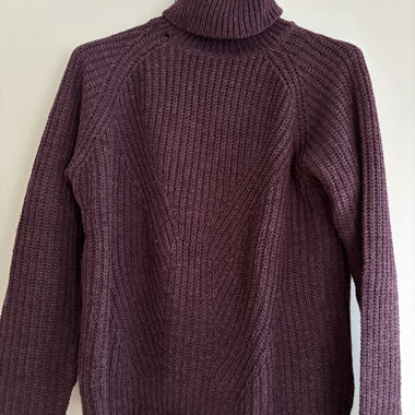 Maglione a collo alto viola
