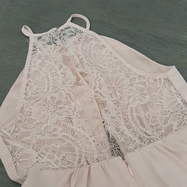 Rosa Kleid mit Spitze