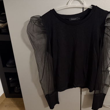 Cute black top
