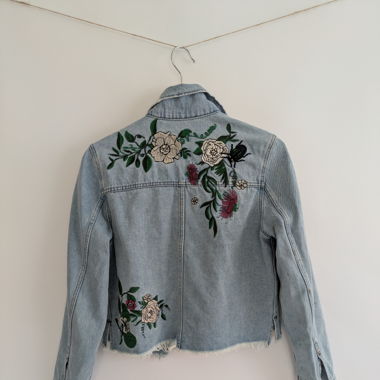 Jeans Jacke mit Stickerei XS