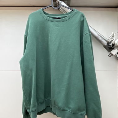 H&M green sweatshirt