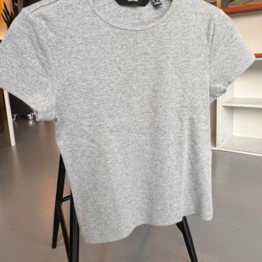 Graues VERO MODA Ripp-T-Shirt
