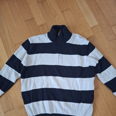 Gestreifter Pullover