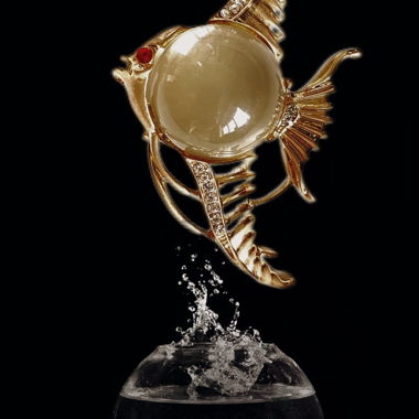 Gold‑plated Fish Brooch with Iridescent Cabochon
