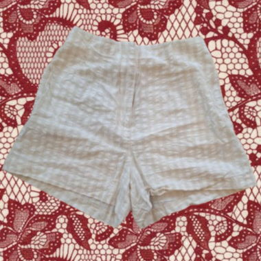 Beiger Spitzen-Shorts