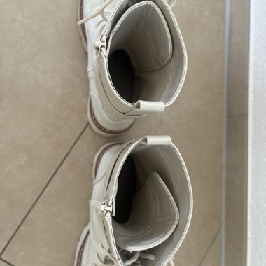 Stivali beige con lacci