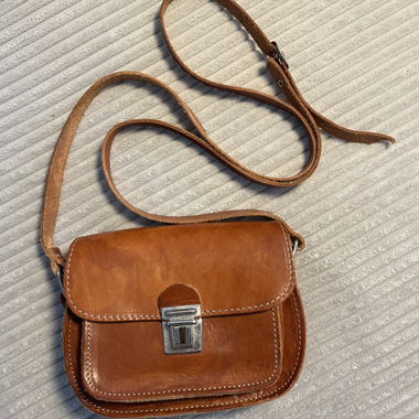 echte Crossbody-Ledertasche made in Greece 