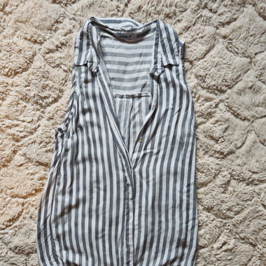 blouse sans manche à rayures grise