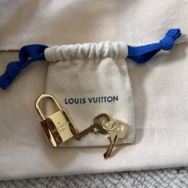 Lucchetto Louis Vuitton con chiavi