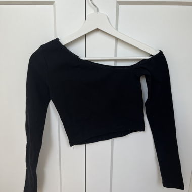 Black asymmetric top, size S