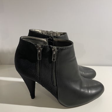 Stivaletti con tacco neri in pelle – TAGLIA 38