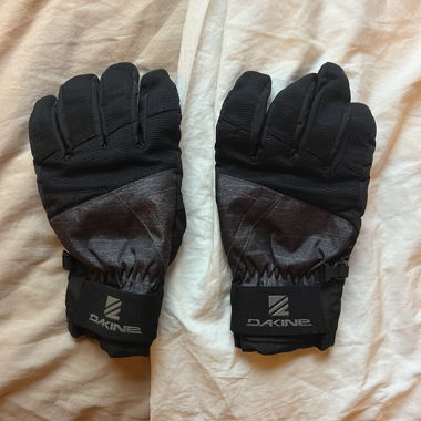 Guanti sportivi isolati neri Dakine M