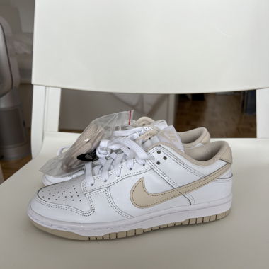 Nike Dunk Pearl White