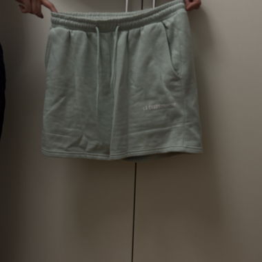 Mintfarbener Shortsrock