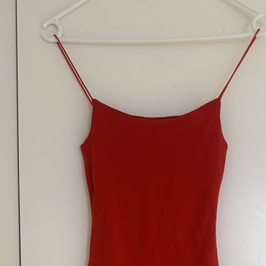 rotes Kleid