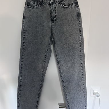Jean mom vintage gris légèrement effiloché