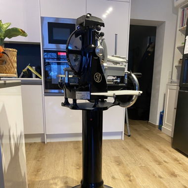 Schinkenschneidemaschine mit Schwungrad