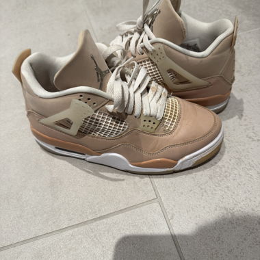 Jordan 4 Retro Sneakers