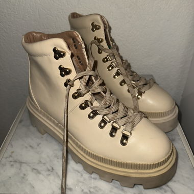 Beige boots