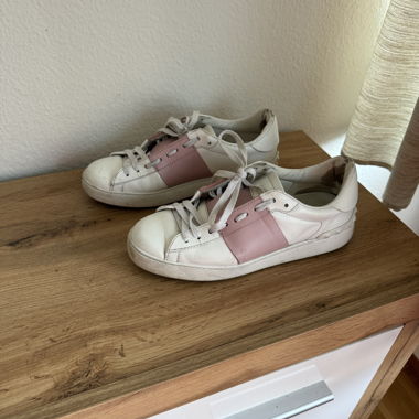 Valentino white sneakers with pink band