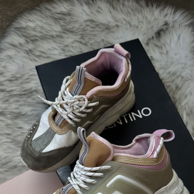 Turnschuhe 