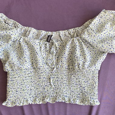 Haut en blouse à fleurs