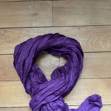 Violetter Schal