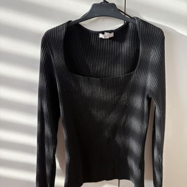 Schwarzer Rippen-Longsleeve