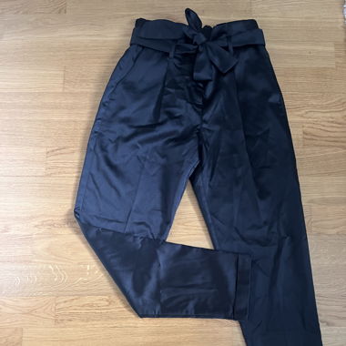 schwarze elegante Hose in Grösse 36