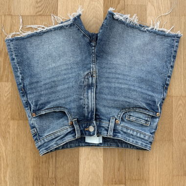Jeans aus Denim mit Cut-off