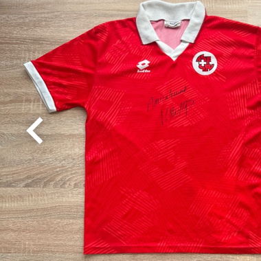 Schweiz Fussballtrikot Grösse L mit Unterschrift