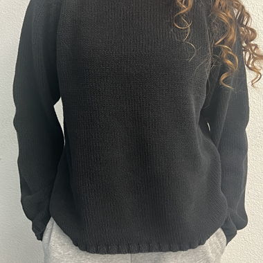 Schwarzer Strickpullover