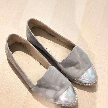 Ballerine grigie con punta metallica