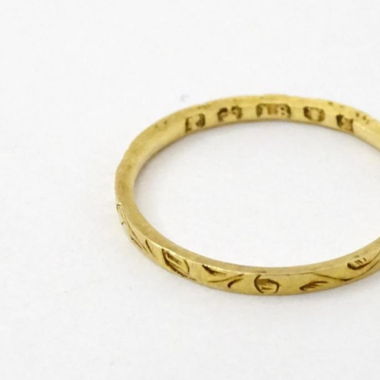 Victorian 18ct Gold Ring with Engraved Decoration