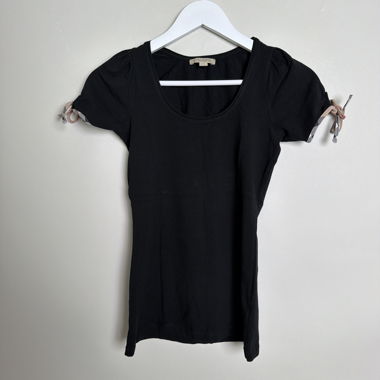 Top nero Burberry con maniche a sbuffo