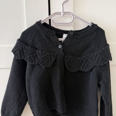 Pull à volants noir