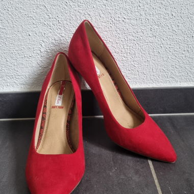 Rote Damen-Pumps Gr. 40