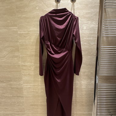 Abito lungo bordeaux con drappeggi
