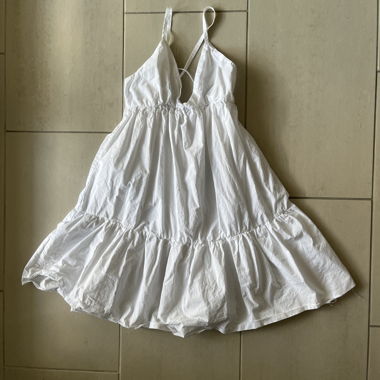 Robe blanche à bretelles