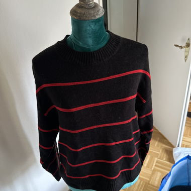 Maglione a righe nere