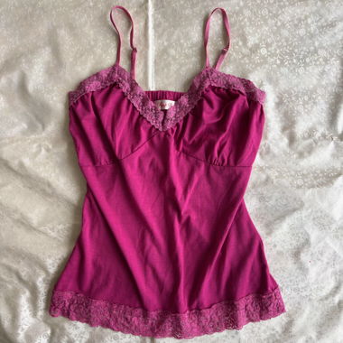 Rosa Camisole aus Strick mit Blumen-Spitzenbesatz