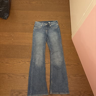 Flared washed jeans