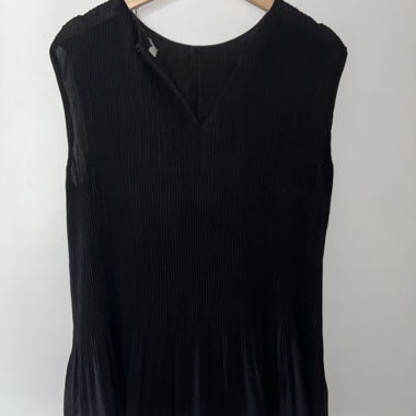 Blouse sans manches en chiffon noir