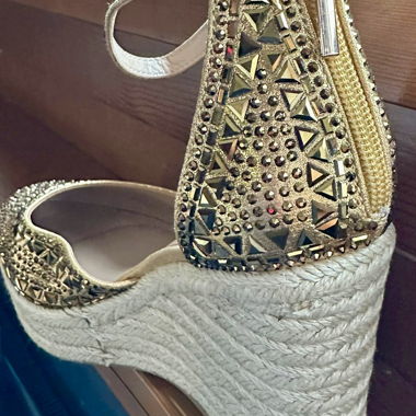Elegant Platform Shoes with Polished Accents!**