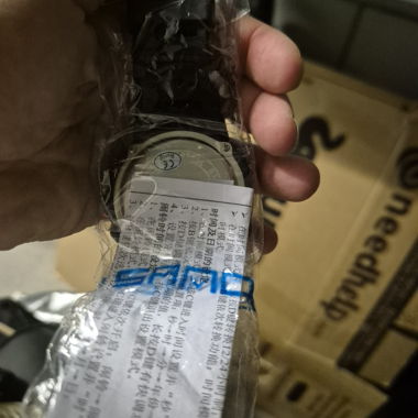 Montre de sport digitale neuve dans son sachet