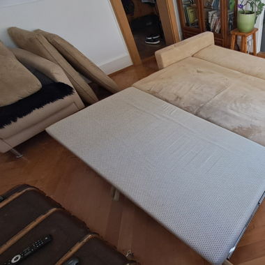 Bettsofa und 2 Sessel