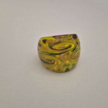 Ringe, gelb und sehr farbig